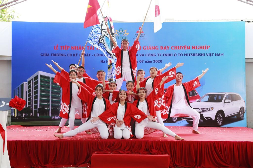 Truong-Cao-dang-Ky-thuat-Cong-nghe-Bach-Khoa-nhan-tai-tro-o-to-tu-Mitsubishi-Motors-Vietnam