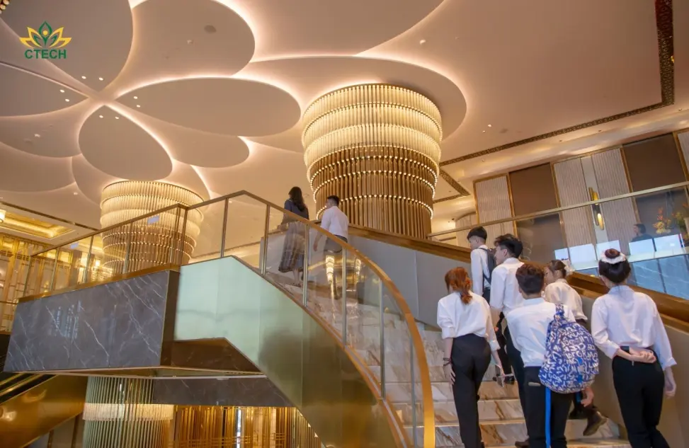 SINH VIÊN KHOA DU LỊCH CTECH TRẢI NGHIỆM THỰC TẾ TẠI TỔ HỢP TRUNG TÂM HỘI NGHỊ QUỐC TẾ, KHÁCH SẠN ASCOTT TAY HO HANOI