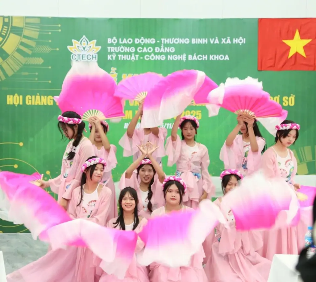 CTECH khai mạc Hội giảng Nhà giáo GDNN và Hội thi Kỹ năng nghề cấp cơ sở năm học 2024 - 2025