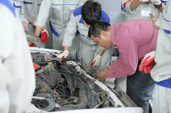 Học ngành công nghệ ô tô - có việc làm trước khi tốt nghiệp