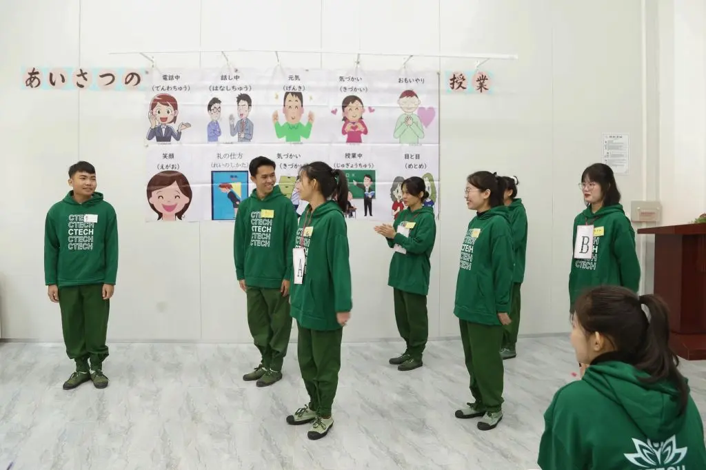 Lớp học về cách thức chào hỏi - Trải nghiệm thực tế cho sinh viên CTECH