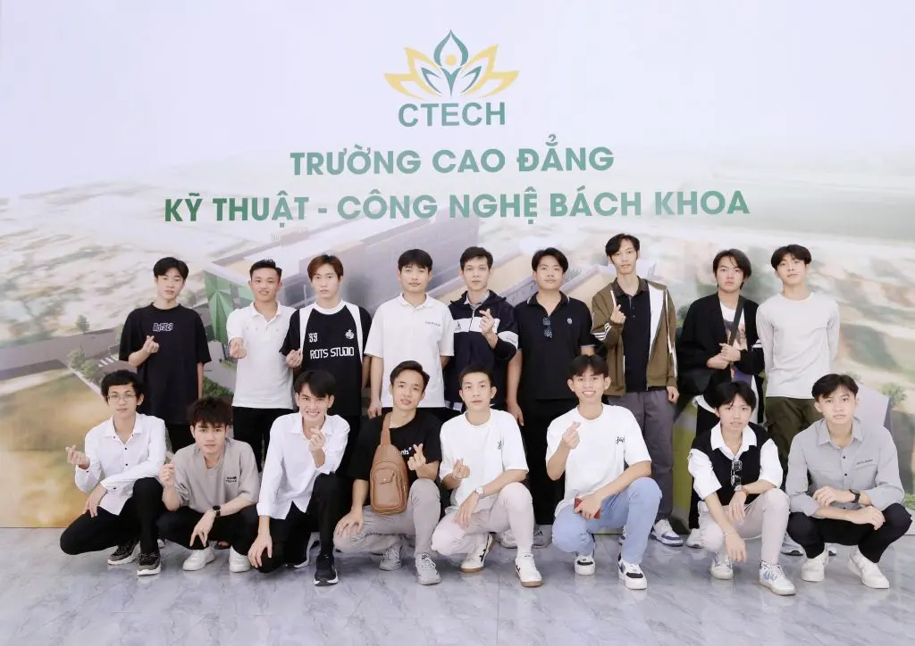 Sinh viên CTECH Cần Thơ tham quan Hà Nội