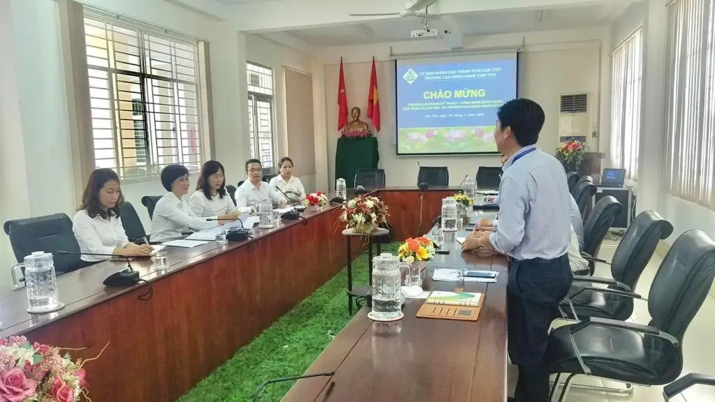 SƠ KẾT HOẠT ĐỘNG LIÊN KẾT ĐÀO TẠO GIỮA TRƯỜNG CAO ĐẲNG KỸ THUẬT - CÔNG NGHỆ BÁCH KHOA & TRƯỜNG CAO ĐẲNG NGHỀ CẦN THƠ