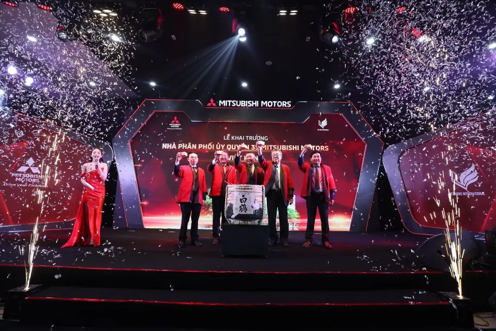 Trường Cao đẳng Kỹ thuật – Công nghệ Bách Khoa nhận học bổng khuyến học do Mitsubishi Motors – Việt Hồng trao tặng