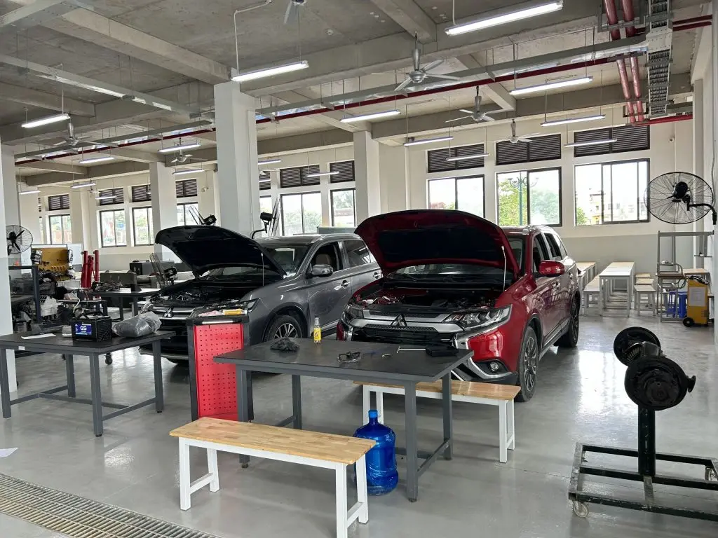 Xưởng thực hành hiện đại của Khoa Cơ khí & Công nghệ